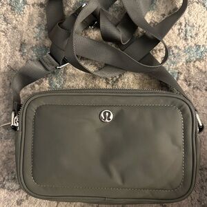 lululemon athletica Camera 2L Olive Crossbody Bag
